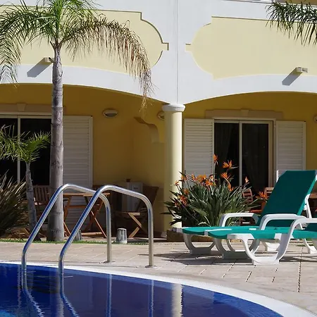 Apartment @ Poolside *