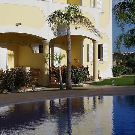 Holiday @ Poolside *