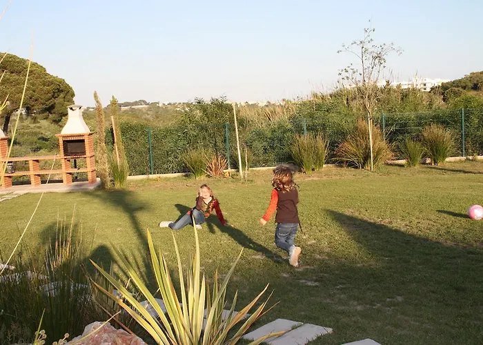 @ Poolside アパート